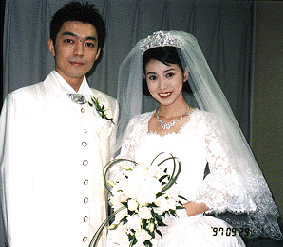 テーマパークで人前結婚式